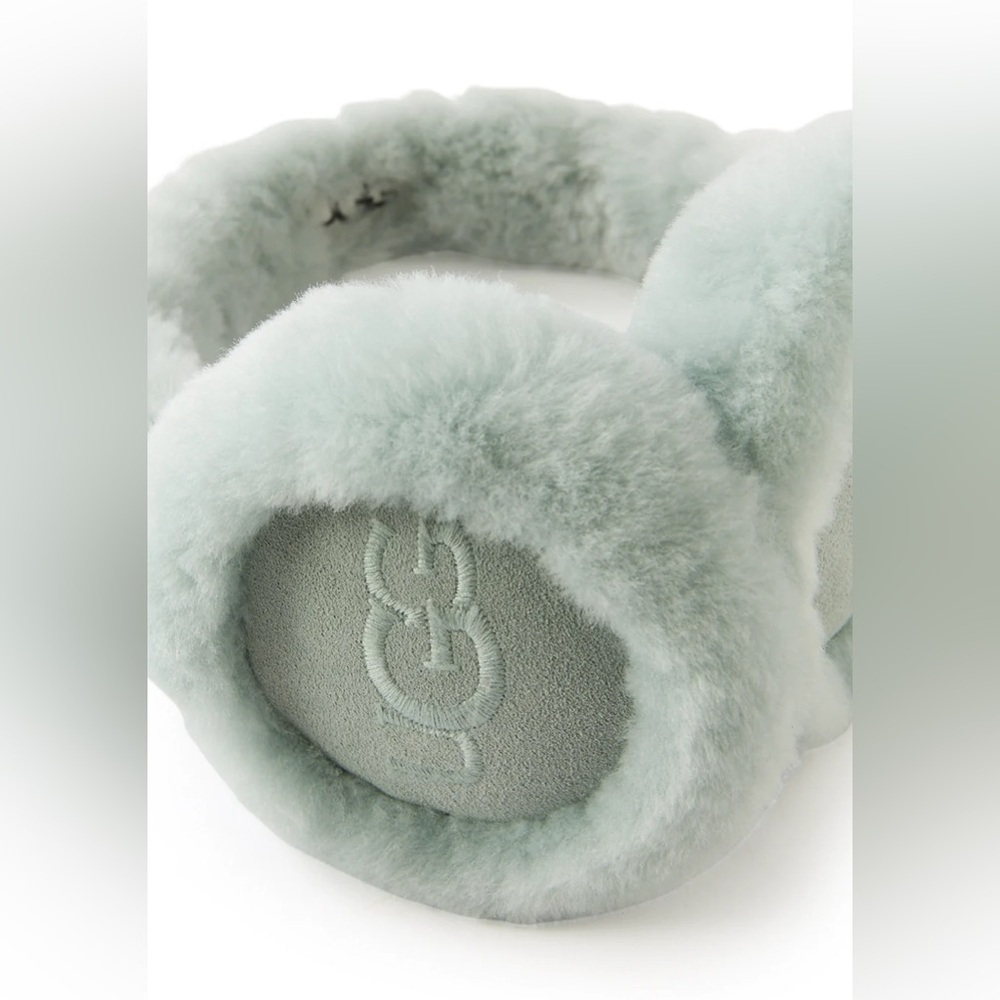 🎸UGG🎸🔥NWT🔥Sheepskin Embroidery Earmuff Grey Mist - Picture 2 of 14